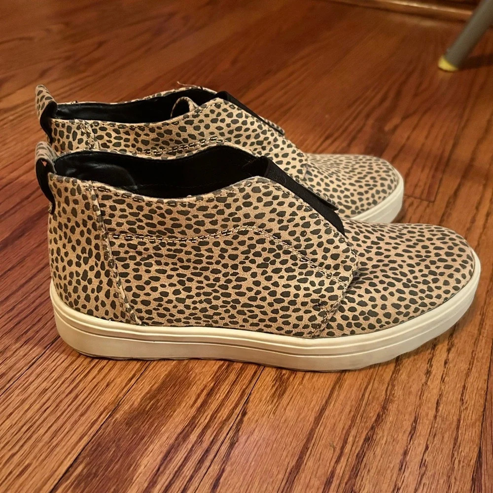 Cheetah Sneakers Size 6‎ - Picture 4 of 6